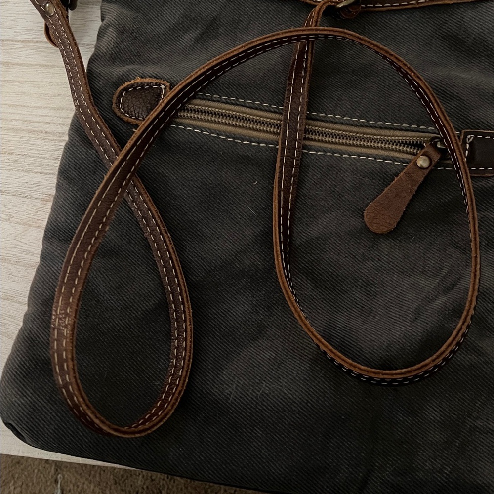 Myra Crossbody Bag - Picture 3 of 4